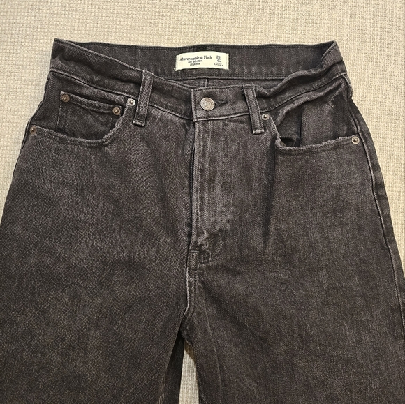 A&F - 80s Mom High Rise Jeans - 25R - Black - Picture 3 of 8